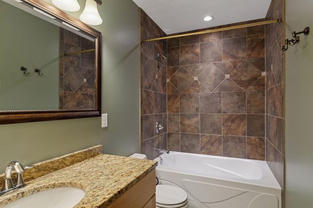 2304 Britwood Lane SW, Rochester, MN 55902