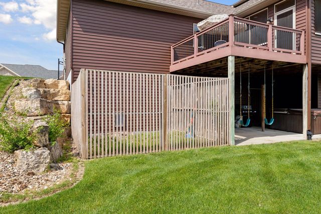 2304 Britwood Lane SW, Rochester, MN 55902