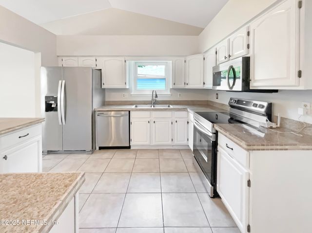 8409 ROCKRIDGE Drive, Jacksonville, FL 32244