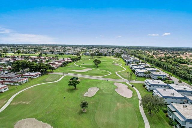 370 Saxony Trail, Delray Beach, FL 33446