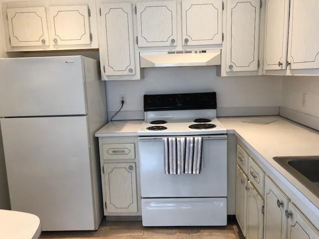 370 Saxony Trail, Delray Beach, FL 33446