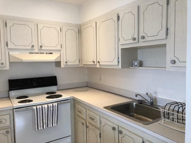 370 Saxony Trail, Delray Beach, FL 33446