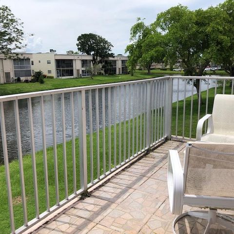 370 Saxony Trail, Delray Beach, FL 33446