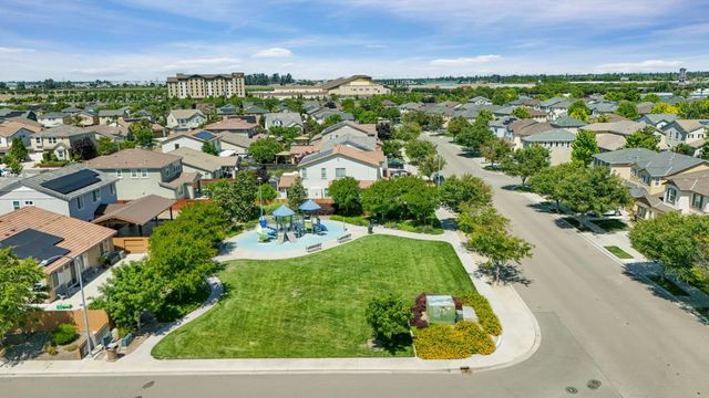 1494 Hearthsong Dr, Manteca, CA 95337