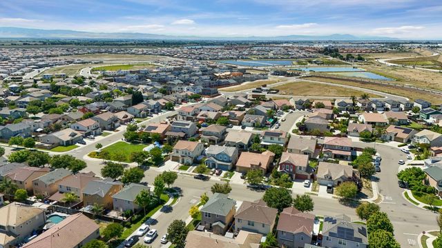 1494 Hearthsong Dr, Manteca, CA 95337