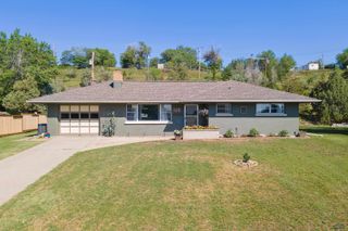 126 BELLEVIEW DR, Rapid City, SD 57701