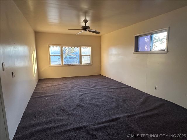 1725 E Elm Lane, Okmulgee, OK 74447