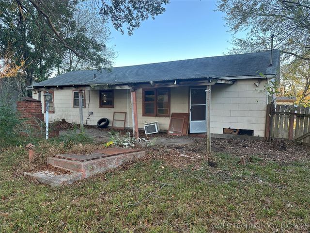 1725 E Elm Lane, Okmulgee, OK 74447