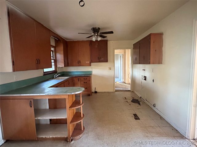 1725 E Elm Lane, Okmulgee, OK 74447