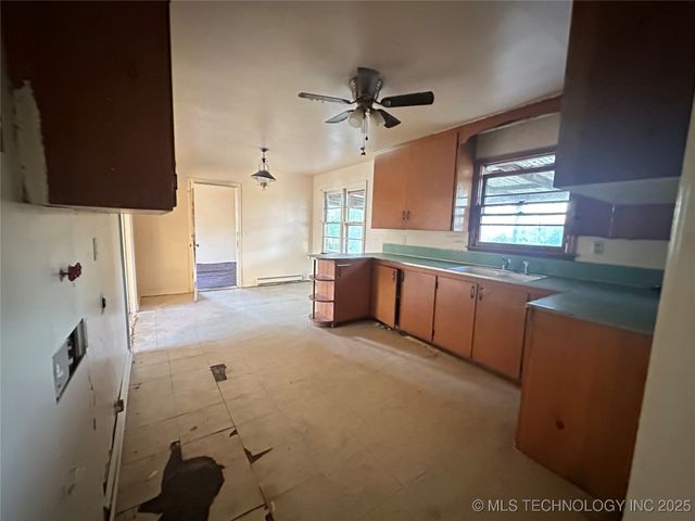 1725 E Elm Lane, Okmulgee, OK 74447