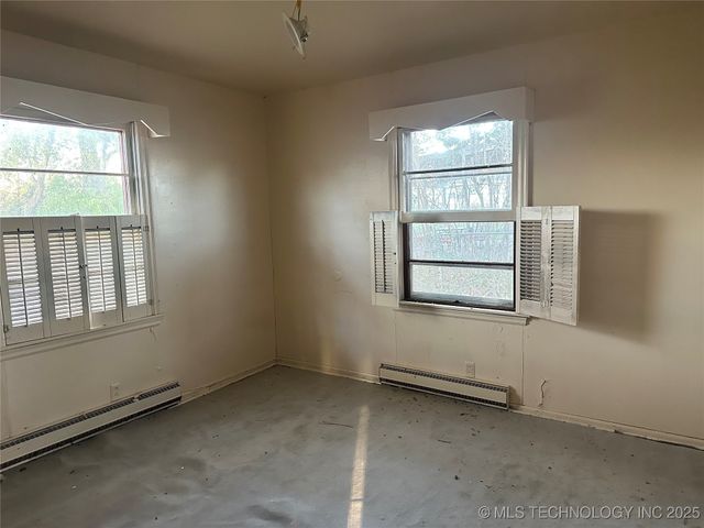 1725 E Elm Lane, Okmulgee, OK 74447