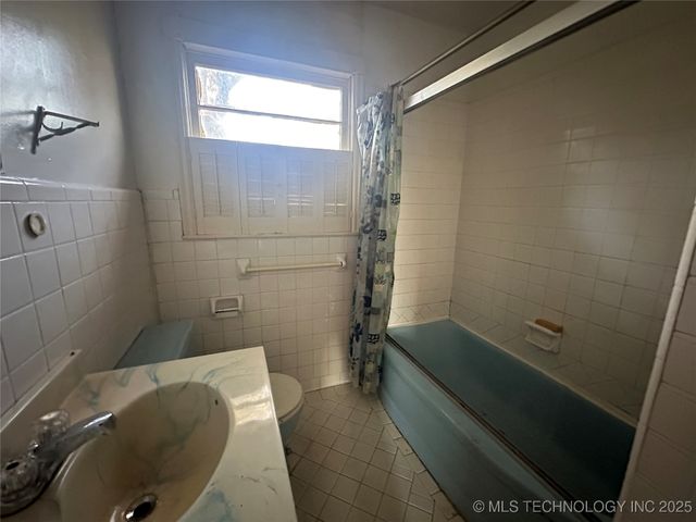 1725 E Elm Lane, Okmulgee, OK 74447