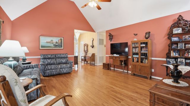 201 Victoria Ct, Tullahoma, TN 37388