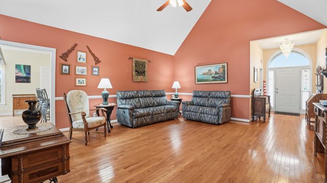 201 Victoria Ct, Tullahoma, TN 37388