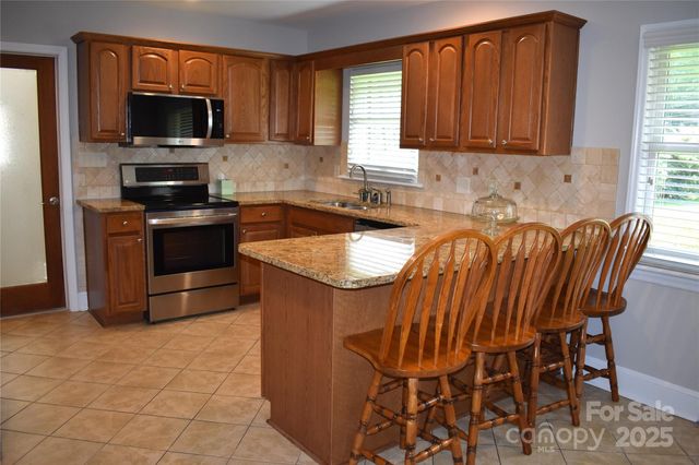 8608 Cedarbrook Drive, Charlotte, NC 28215