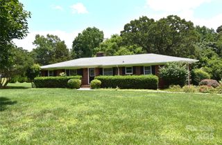 8608 Cedarbrook Drive, Charlotte, NC 28215