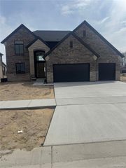 24314 Sawgrass Drive, Macomb, MI 48042