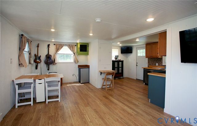 95 Fish Brax Ln, Hague, VA 22469