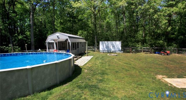 95 Fish Brax Ln, Hague, VA 22469