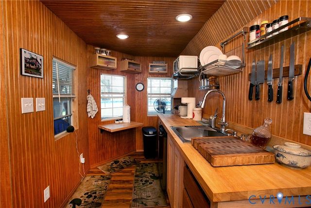 95 Fish Brax Ln, Hague, VA 22469