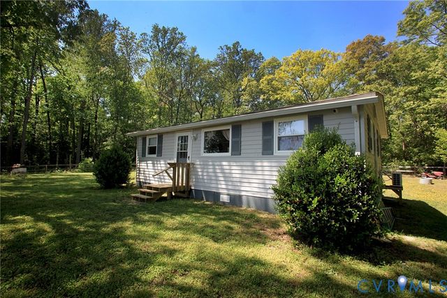 95 Fish Brax Ln, Hague, VA 22469