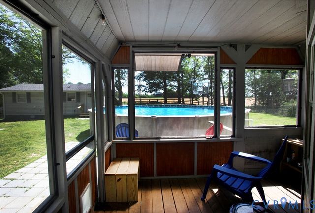 95 Fish Brax Ln, Hague, VA 22469