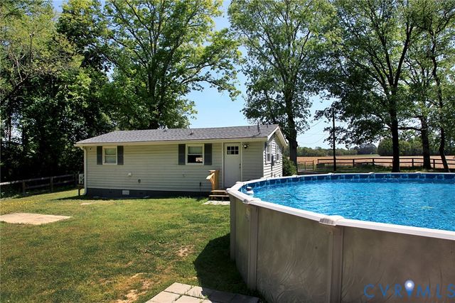 95 Fish Brax Ln, Hague, VA 22469