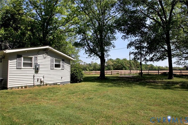 95 Fish Brax Ln, Hague, VA 22469