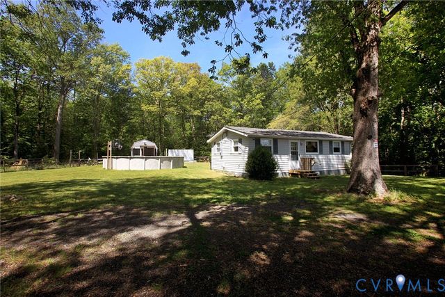 95 Fish Brax Ln, Hague, VA 22469