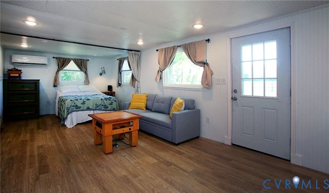 95 Fish Brax Ln, Hague, VA 22469
