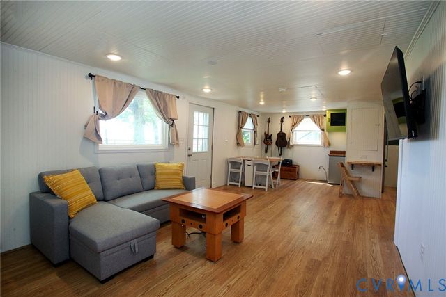 95 Fish Brax Ln, Hague, VA 22469