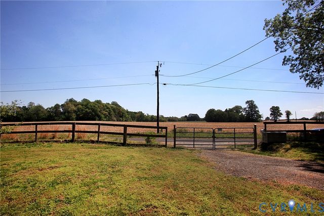 95 Fish Brax Ln, Hague, VA 22469