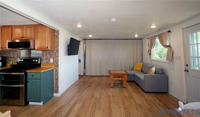 95 Fish Brax Ln, Hague, VA 22469