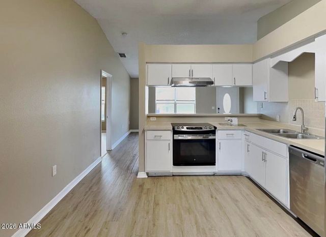 8907 W ROMA Avenue, Phoenix, AZ 85037