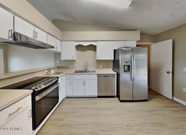 8907 W ROMA Avenue, Phoenix, AZ 85037