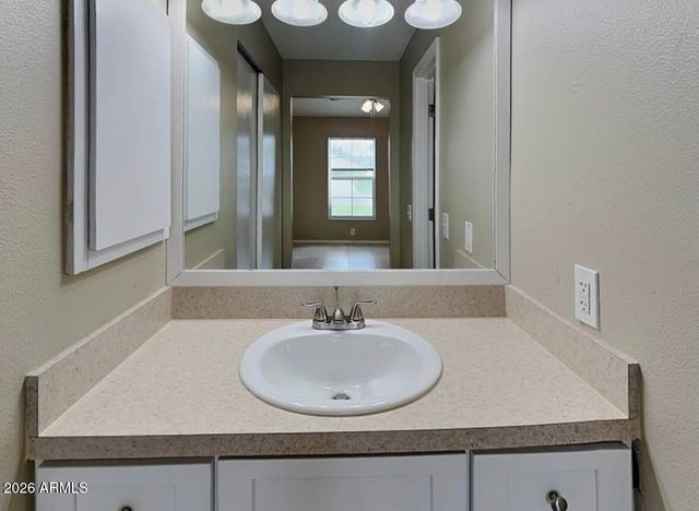 8907 W ROMA Avenue, Phoenix, AZ 85037