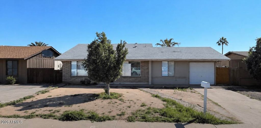 8907 W ROMA Avenue, Phoenix, AZ 85037