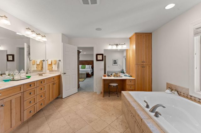 2935 Minnehaha Curve E, Minnetonka, MN 55391