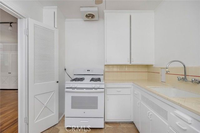 10370 Ashton Avenue, Los Angeles, CA 90024