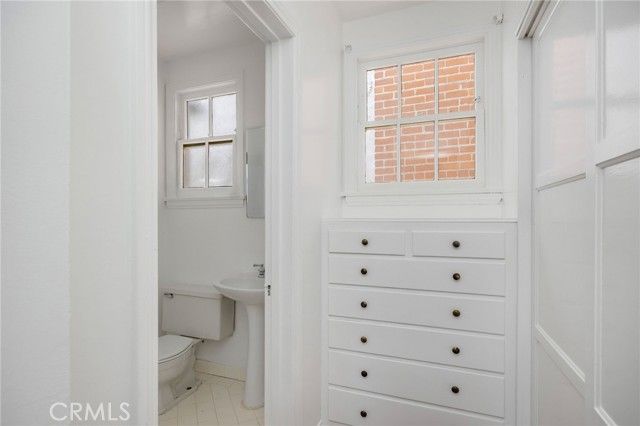 10370 Ashton Avenue, Los Angeles, CA 90024