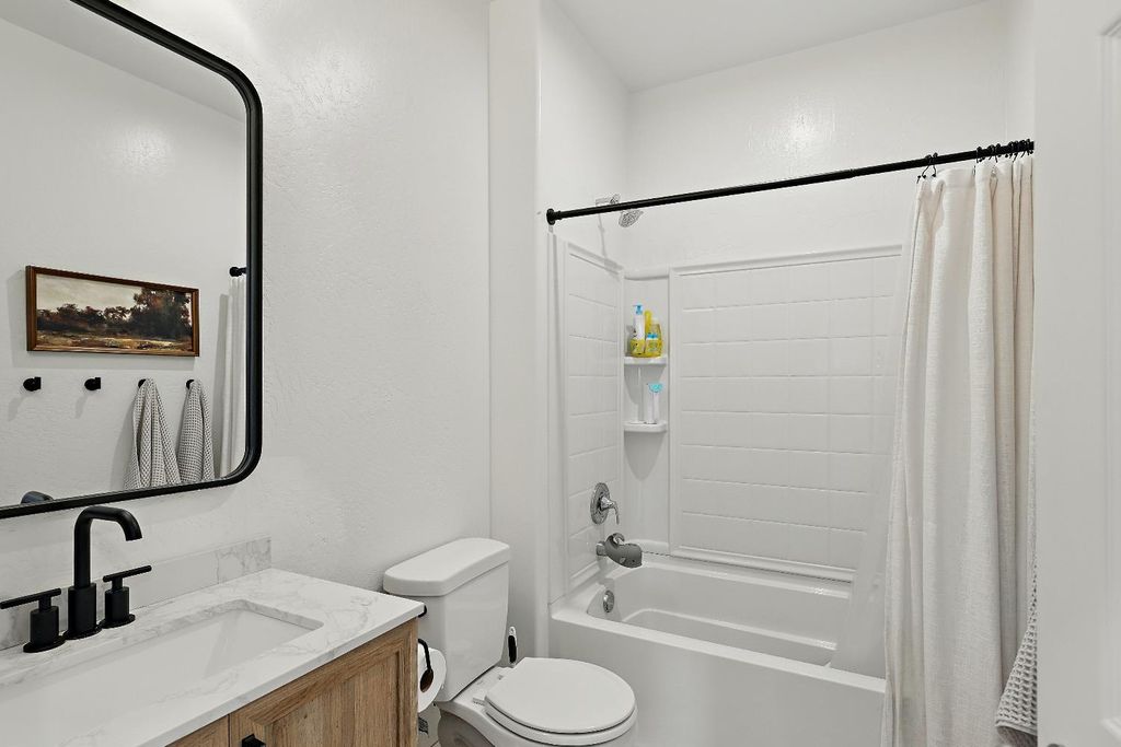 Image 22 of property listing at 1985 Alma Court, Chowchilla, CA 93610