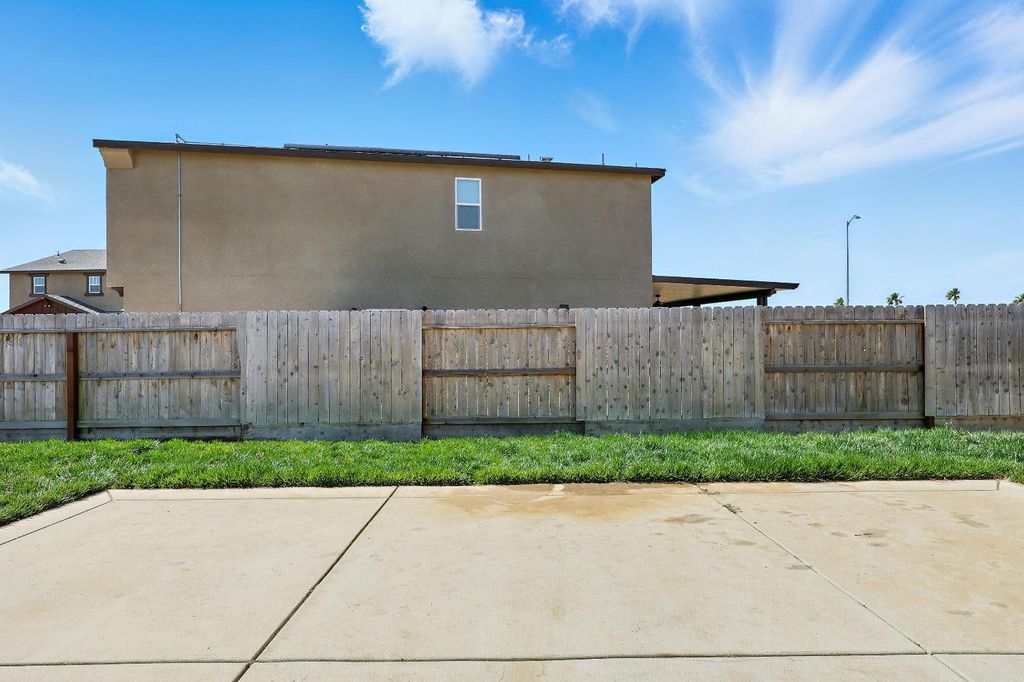 Image 25 of property listing at 1985 Alma Court, Chowchilla, CA 93610