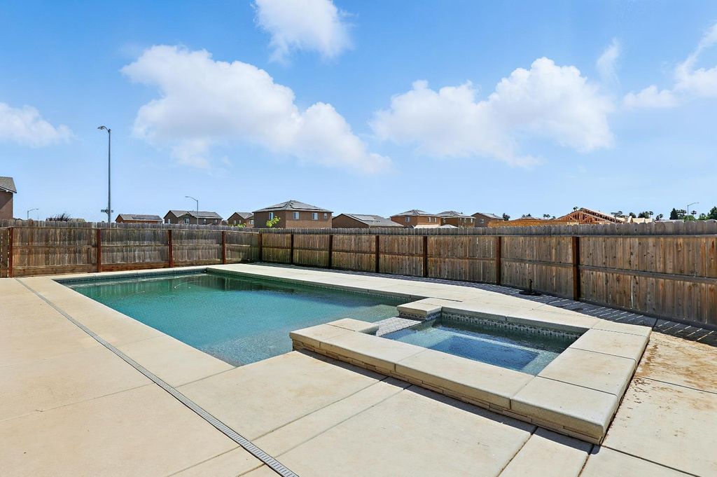 Image 27 of property listing at 1985 Alma Court, Chowchilla, CA 93610