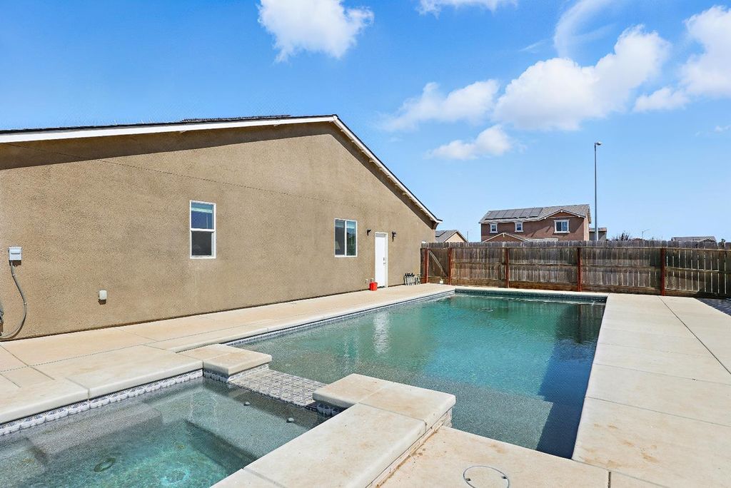 Image 28 of property listing at 1985 Alma Court, Chowchilla, CA 93610