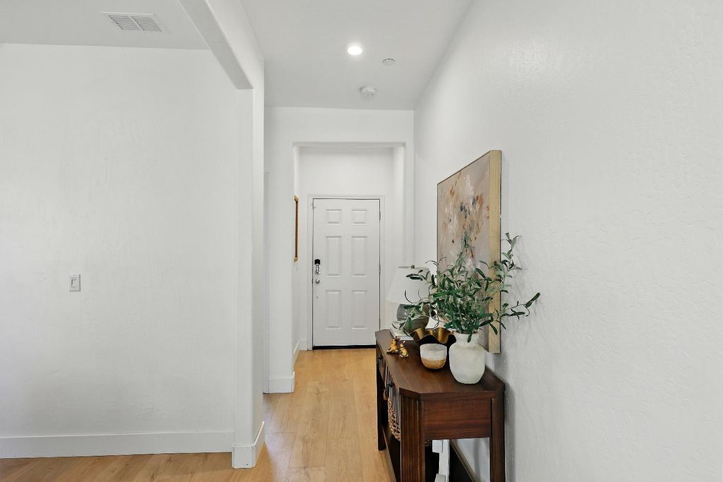 Image 3 of property listing at 1985 Alma Court, Chowchilla, CA 93610