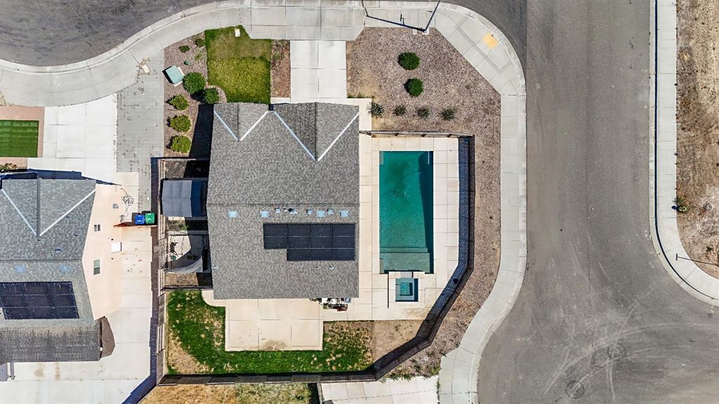 Image 33 of property listing at 1985 Alma Court, Chowchilla, CA 93610