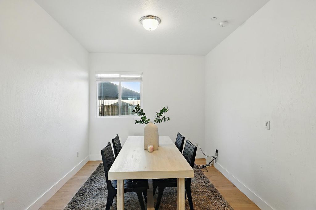 Image 5 of property listing at 1985 Alma Court, Chowchilla, CA 93610