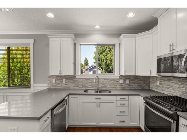 8280 N BURRAGE Ave, Portland, OR 97217