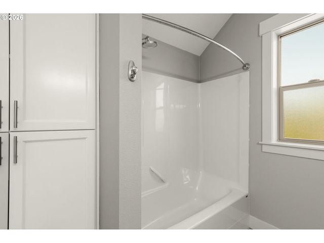 8280 N BURRAGE Ave, Portland, OR 97217