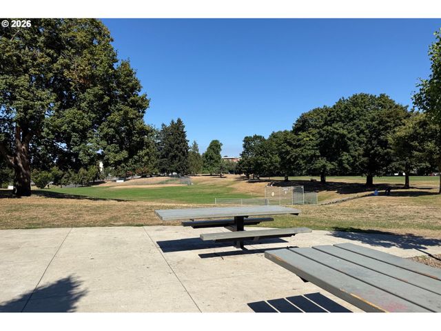 8280 N BURRAGE Ave, Portland, OR 97217